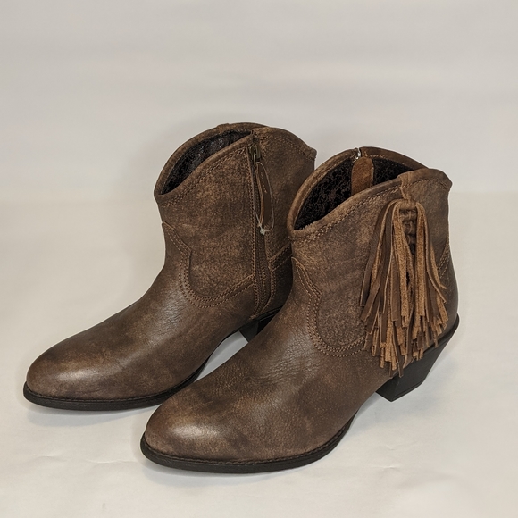 Ariat Shoes - Ariat Women's Duchess Leather Cowboy Ankle Boots